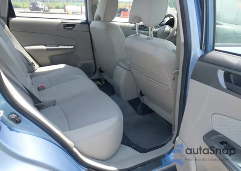 2011 Subaru Forester 2.5X z USA, uszkodzony, nr VIN JF2SHABC8BH756471